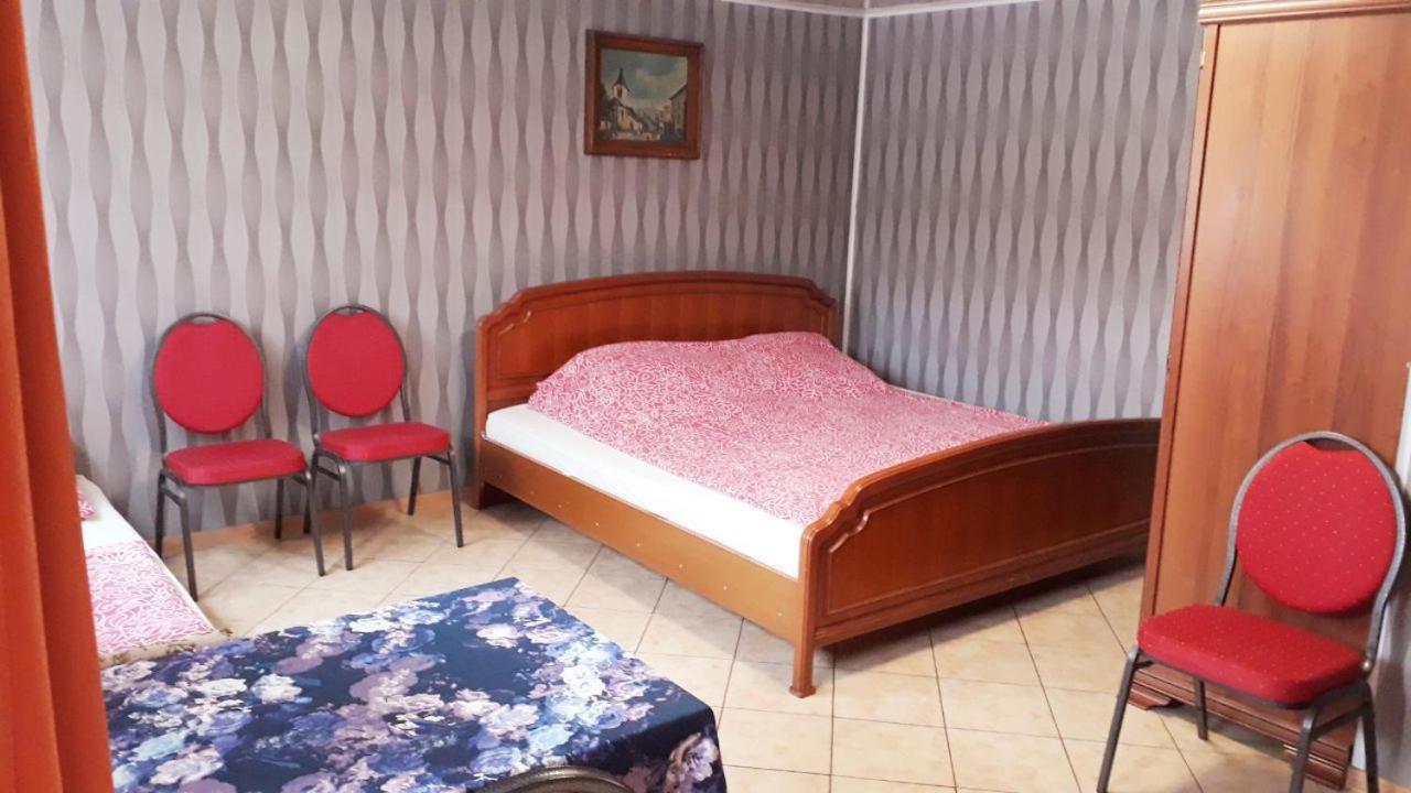 Ow Wilk - Pokoje I Domki Z Aneksami Kuchennymi, Parking, Plac Zabaw ウェバ エクステリア 写真