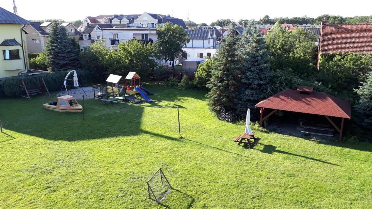 Ow Wilk - Pokoje I Domki Z Aneksami Kuchennymi, Parking, Plac Zabaw ウェバ エクステリア 写真