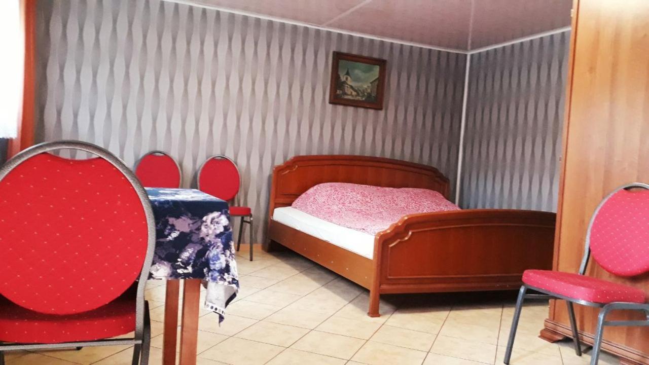 Ow Wilk - Pokoje I Domki Z Aneksami Kuchennymi, Parking, Plac Zabaw ウェバ エクステリア 写真